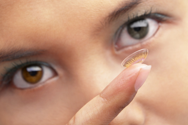 Сколько лет можно носить контактные линзы?