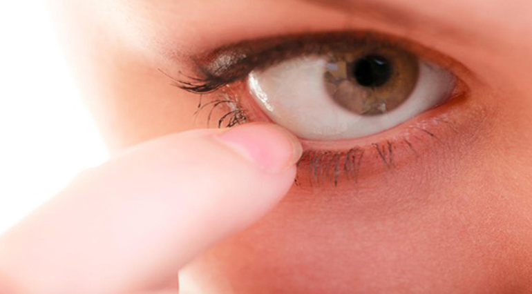 Помогут ли глазные капли или мазь от аллергии? Что делать, если чешутся глаза? - Всё о зрении.