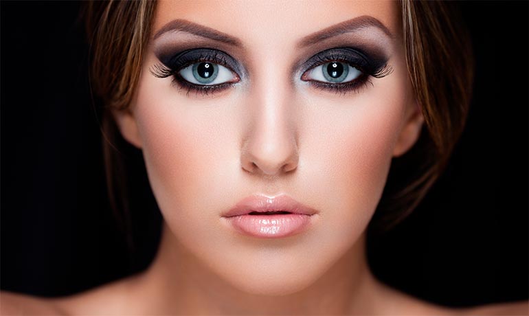 Как подчеркнуть цвет глаз с помощью макияжа?
